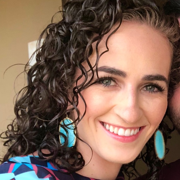 Meet your Posher, Laura - Picture 1 of 1